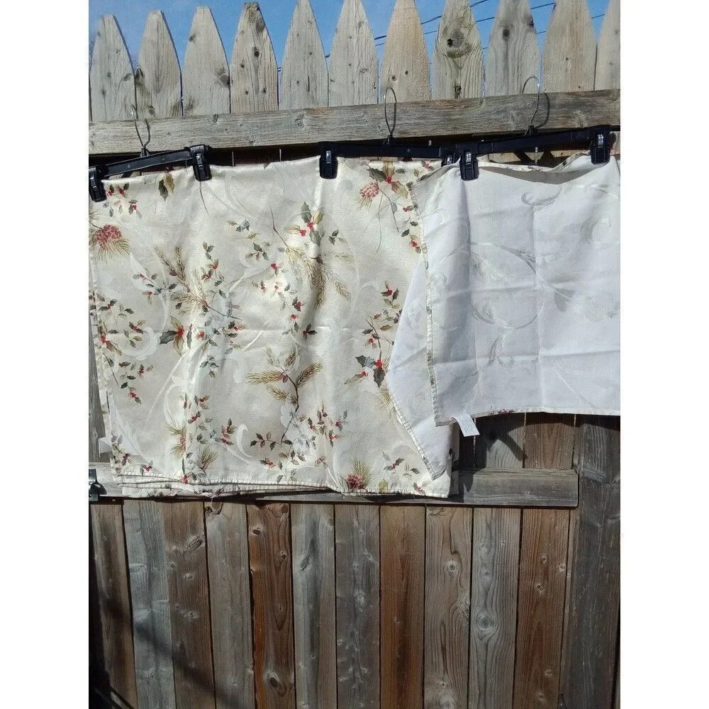 Rectangle Tablecloth w/2 Placemats St. Nicholas Square Holly Pinecone Christmas